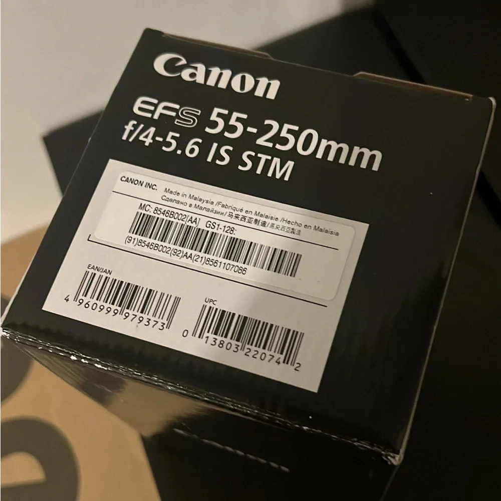 BRAND NEW Canon EFS 55-200mm lens